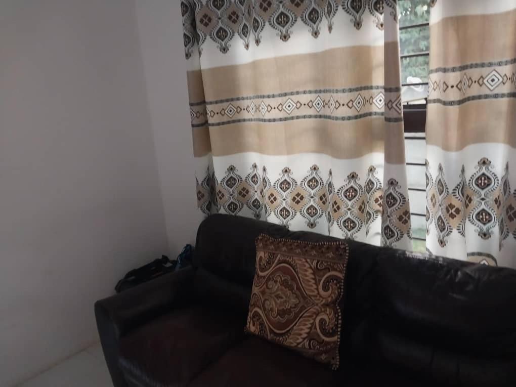 Emmrose Apartments Чингола Екстериор снимка