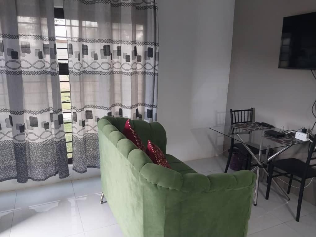 Emmrose Apartments Чингола Екстериор снимка