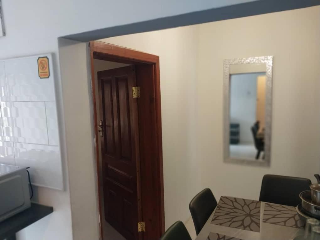 Emmrose Apartments Чингола Екстериор снимка