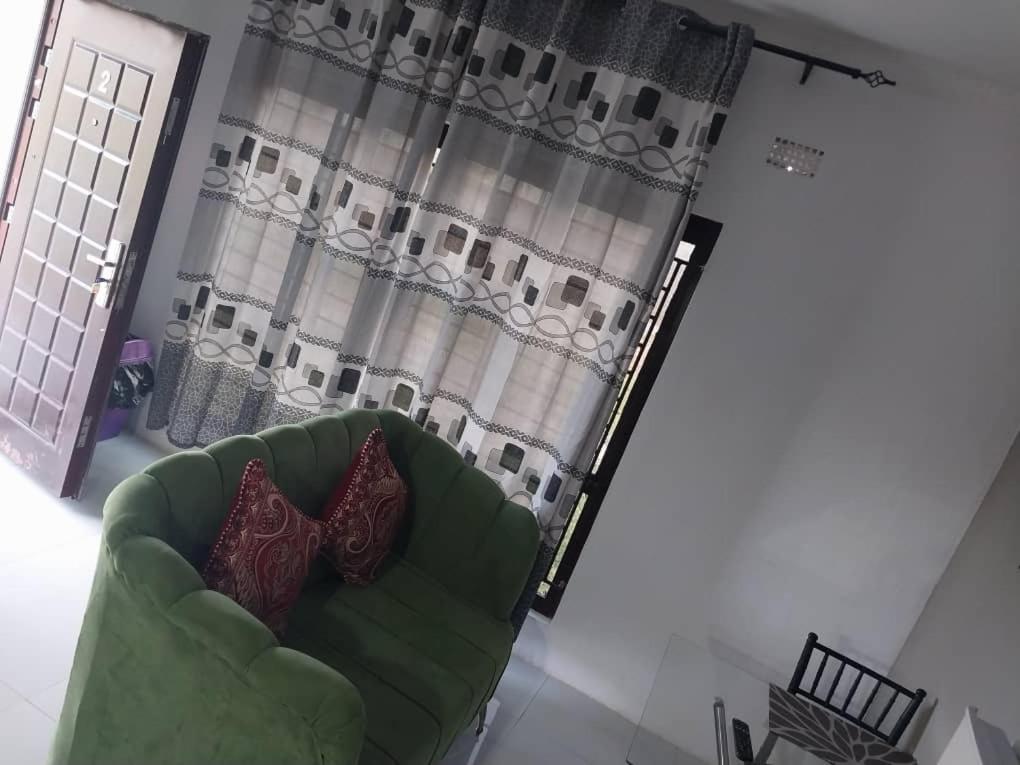 Emmrose Apartments Чингола Екстериор снимка