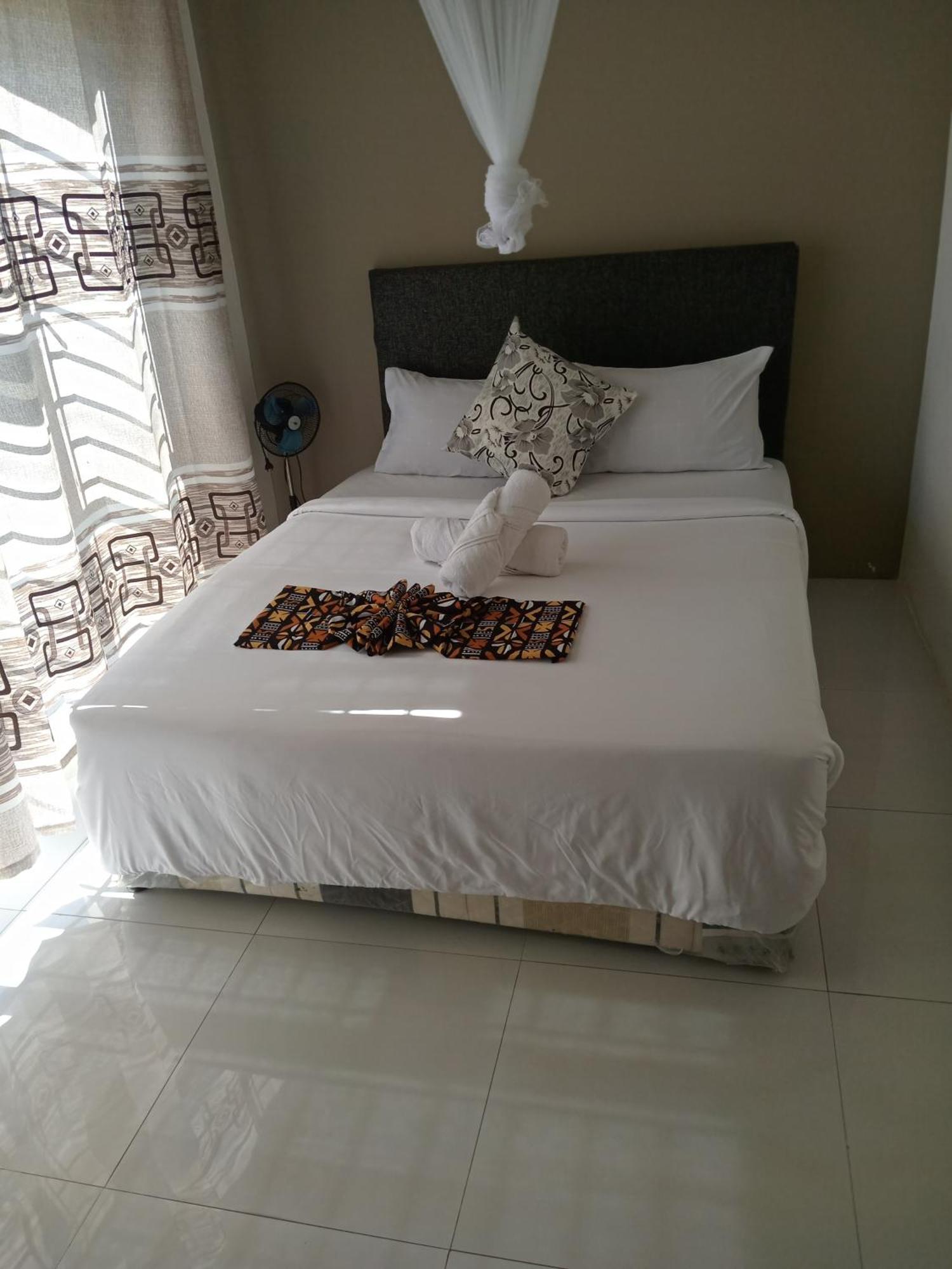 Emmrose Apartments Чингола Екстериор снимка